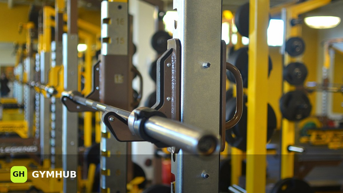 The Dumbbell Lunge: Proper Technique, Common Mistakes, and Who It Suits