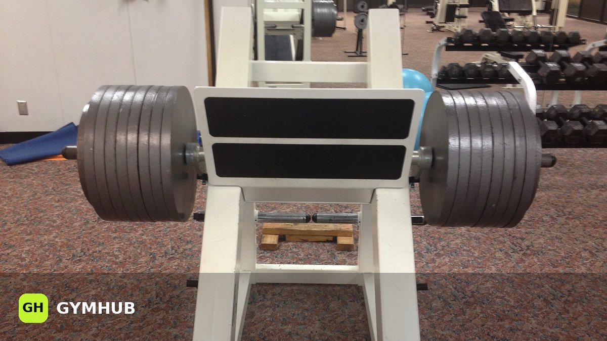 Dumbbell Bench Press: Technique, Common Mistakes and Who It Suits