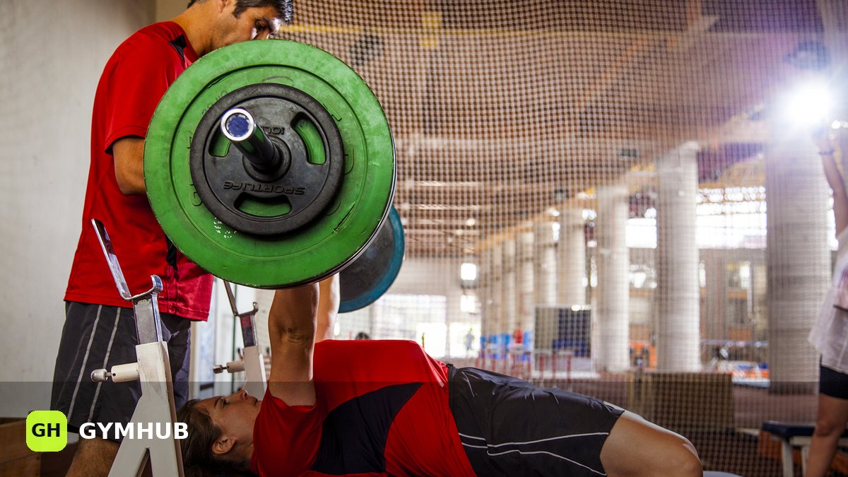 Barbell Biceps Curl: Proper Technique, Common Mistakes and Who It Suits